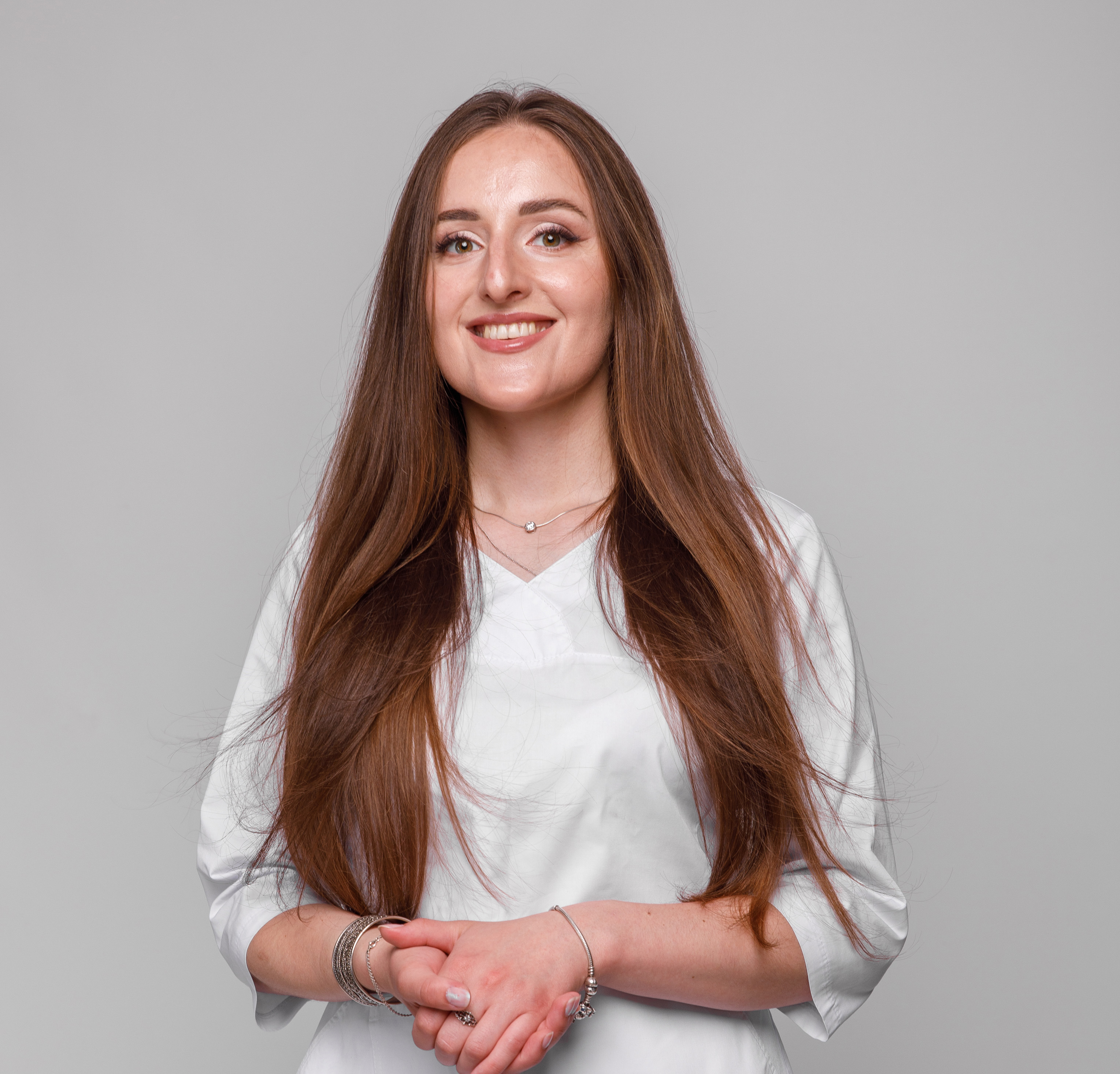 Professional portrait of cosmetologist Olena Taradeyko